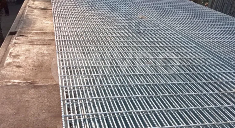 Manfaat Steel Grating di Area dengan Beban Lalu Lintas Berat